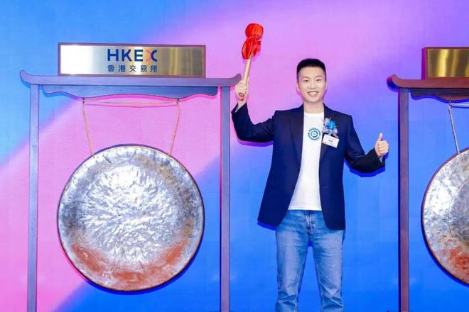 物理AI第一股上市！Momenta靠100万辆车跑进真实世界
